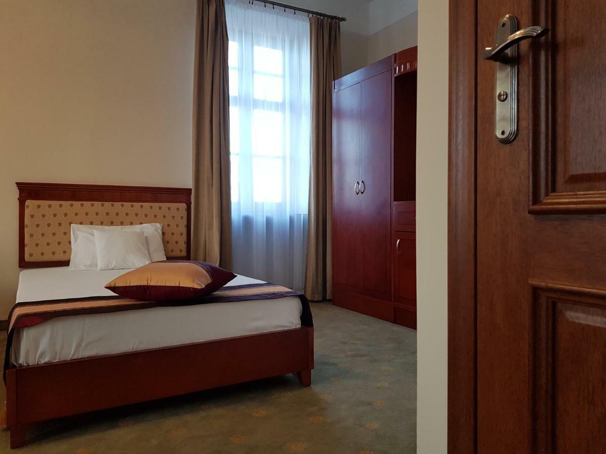 Rezydencja Pod Zegarem Trzebinia  Esterno foto